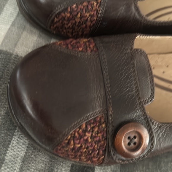 Dansko brown comfortable shoe - Picture 2 of 3